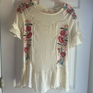 Umgee cream color floral embroidered top Size Small